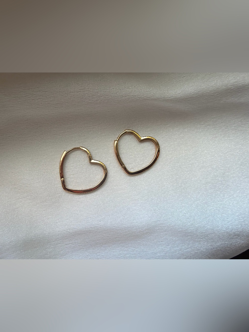 10K Gold Diamond Heart Earrings